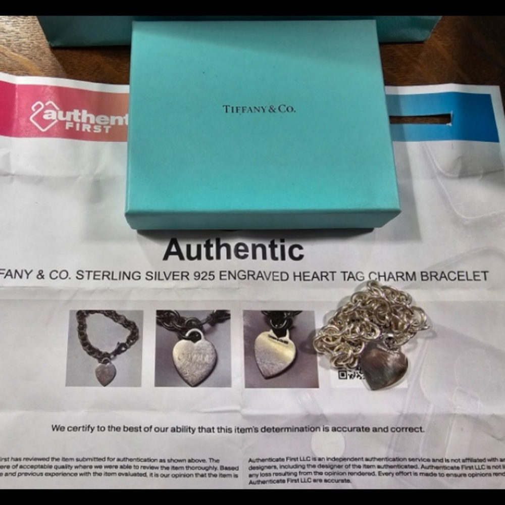 SOLD!Tiffany & Co. authenticated sterling silver chain bracelet heart charm - Picture 9 of 9